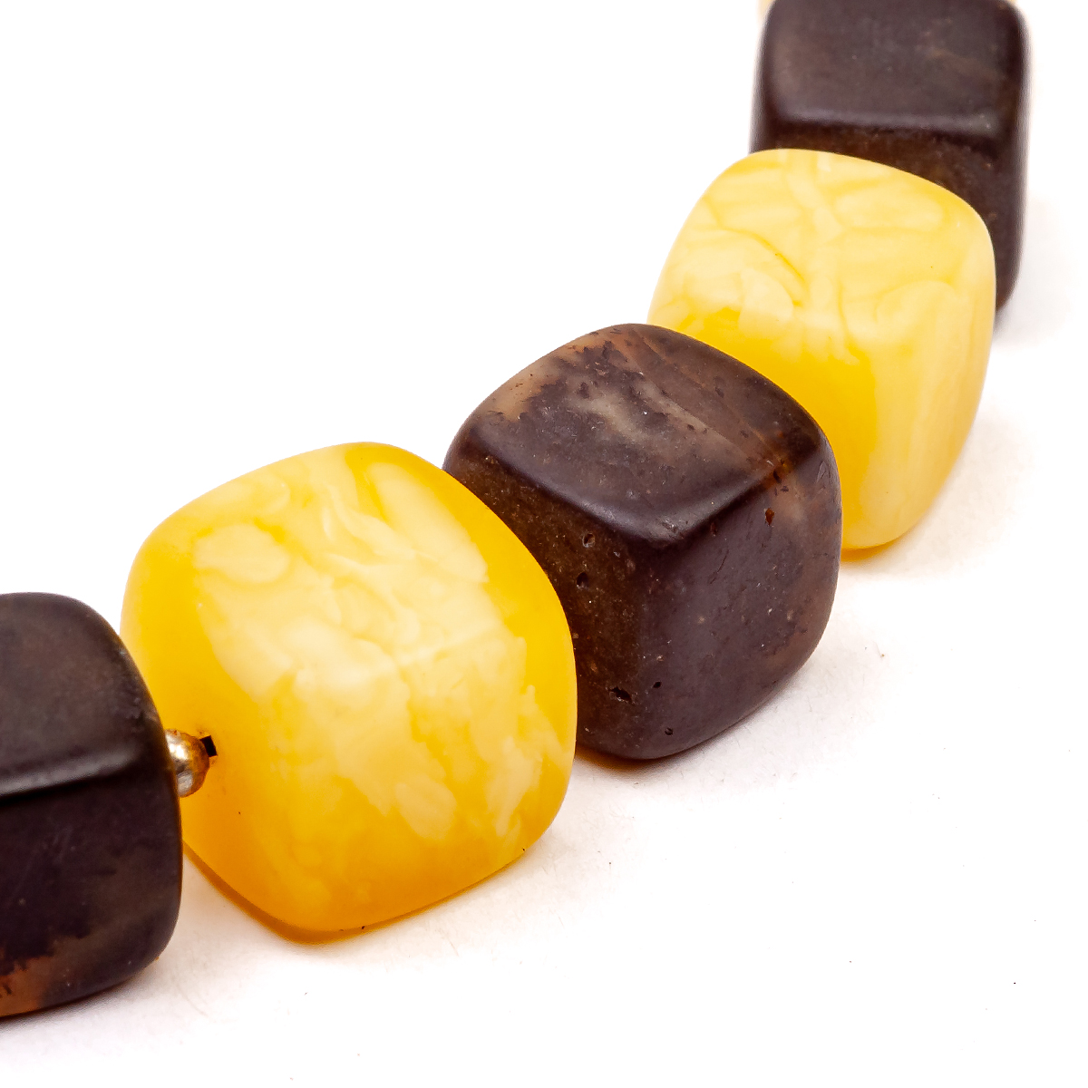 Колье из янтаря